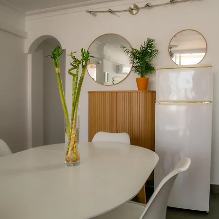 Calle Larga Apartment *