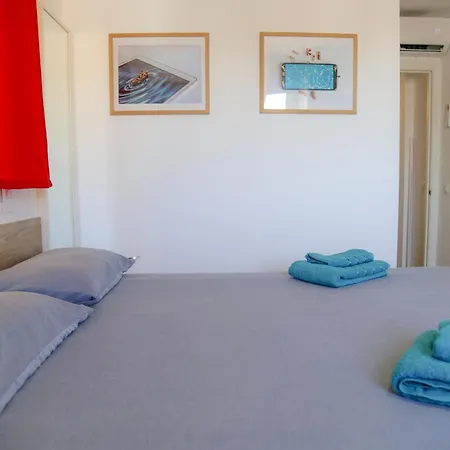 Calle Larga Apartment *