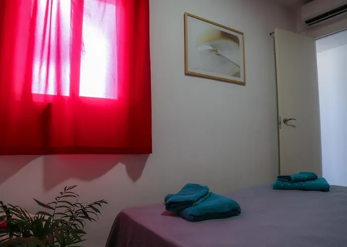 Calle Larga فوينخيرولا