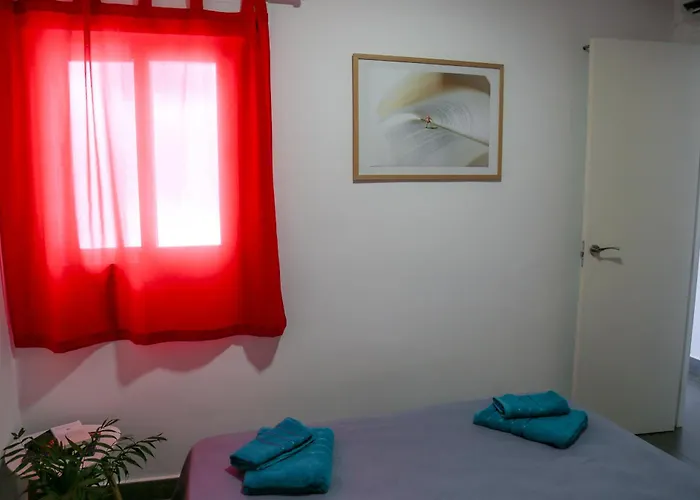 Calle Larga * فوينخيرولا