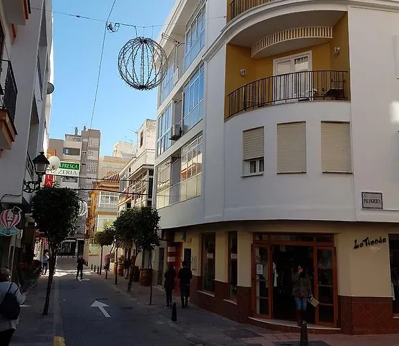 Calle Larga * فوينخيرولا