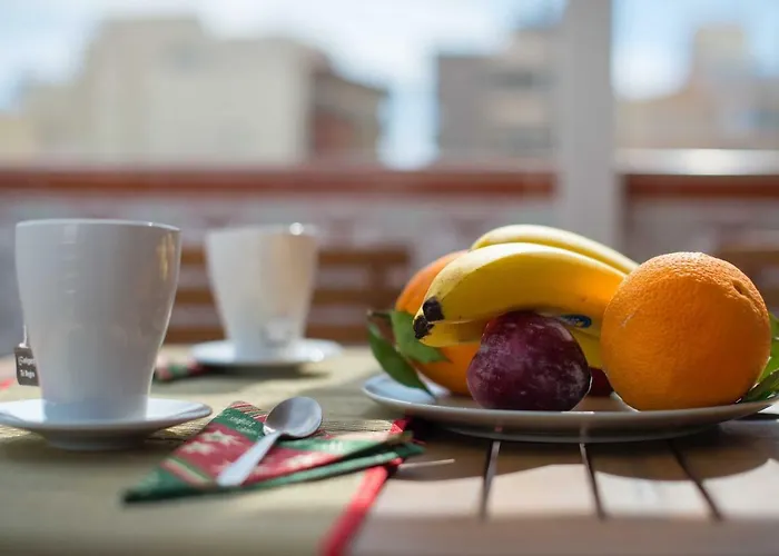 Calle Larga * فوينخيرولا